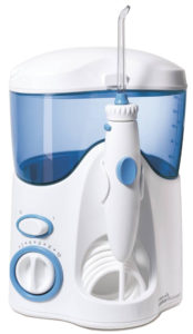 Die WATERPIK Ultra WP-100 punktet mit Zubehör und umfassender Zahnreinigung