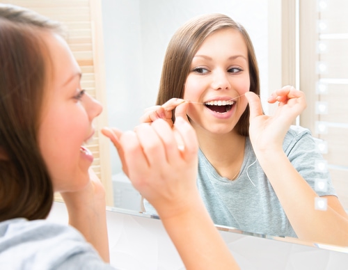 Zahnseide oder Interdentalzahnbürste? Zahnseide oder Interdentalzahnbürste