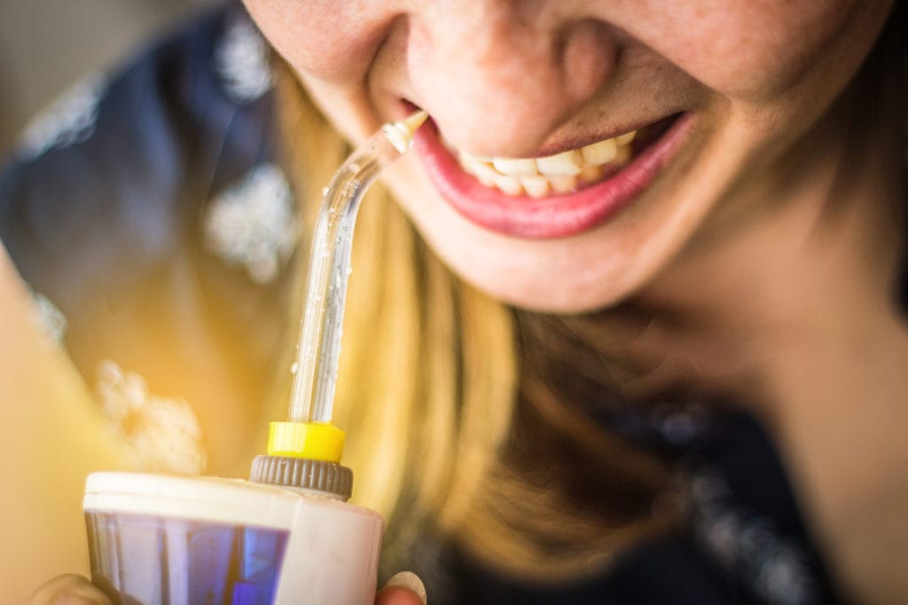 Ist eine Munddusche nach der Weisheitszahn OP sinnvoll? Die Tipps 2021